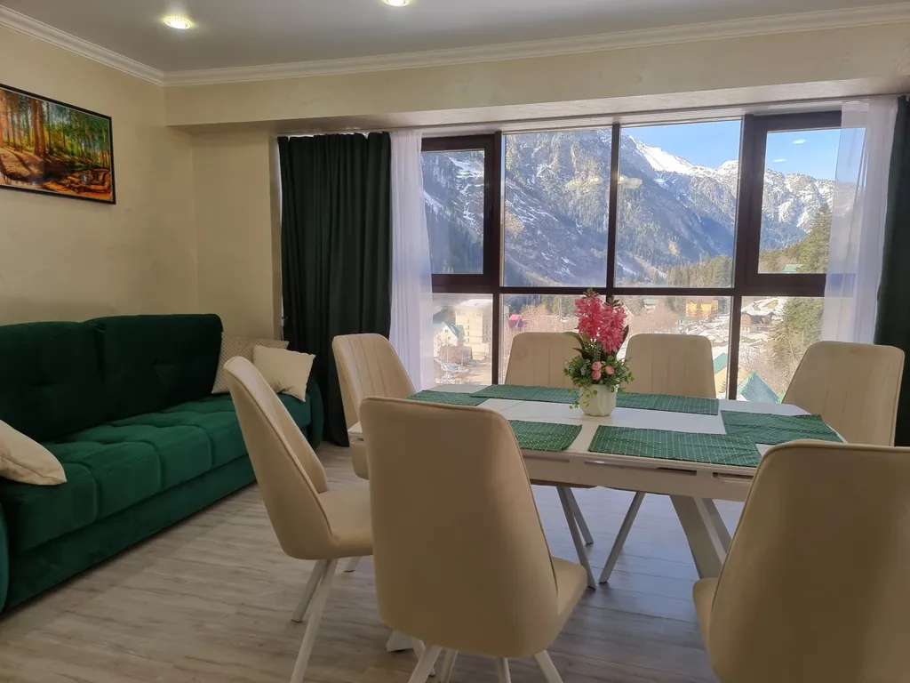 Апартаменты с панорамными видами на горы и лес в центре