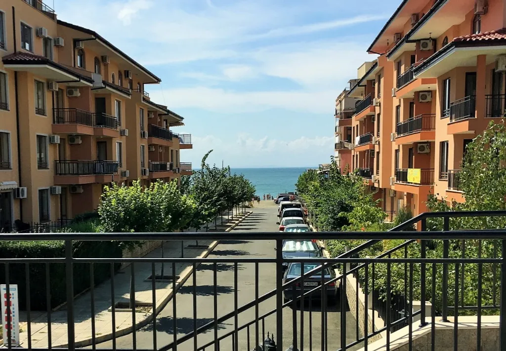 Апартаменты с 2 спальнями и огромным балконом с видом на море