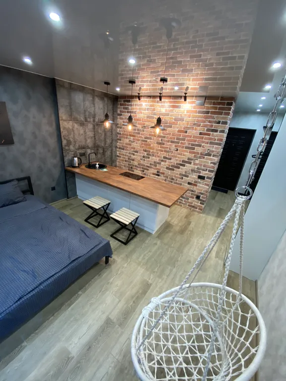 Уютная студия с дизайнерским ремонтом