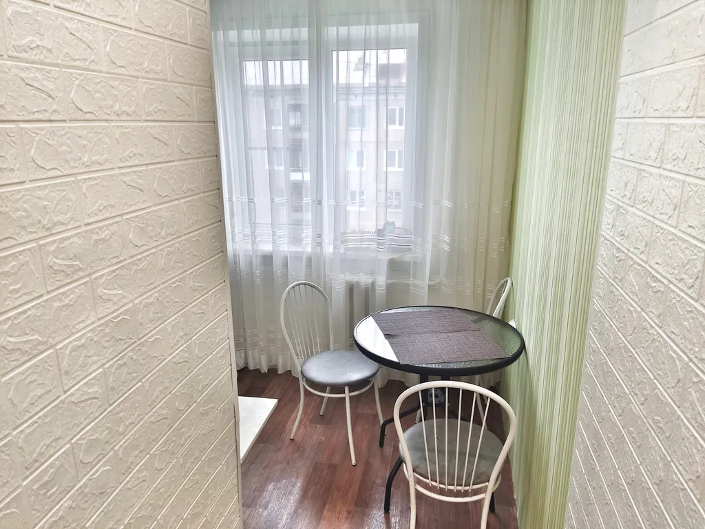 Квартира на кольце мира и обручева