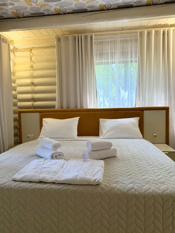 Vip дом с четырьмя спальнями и кухней