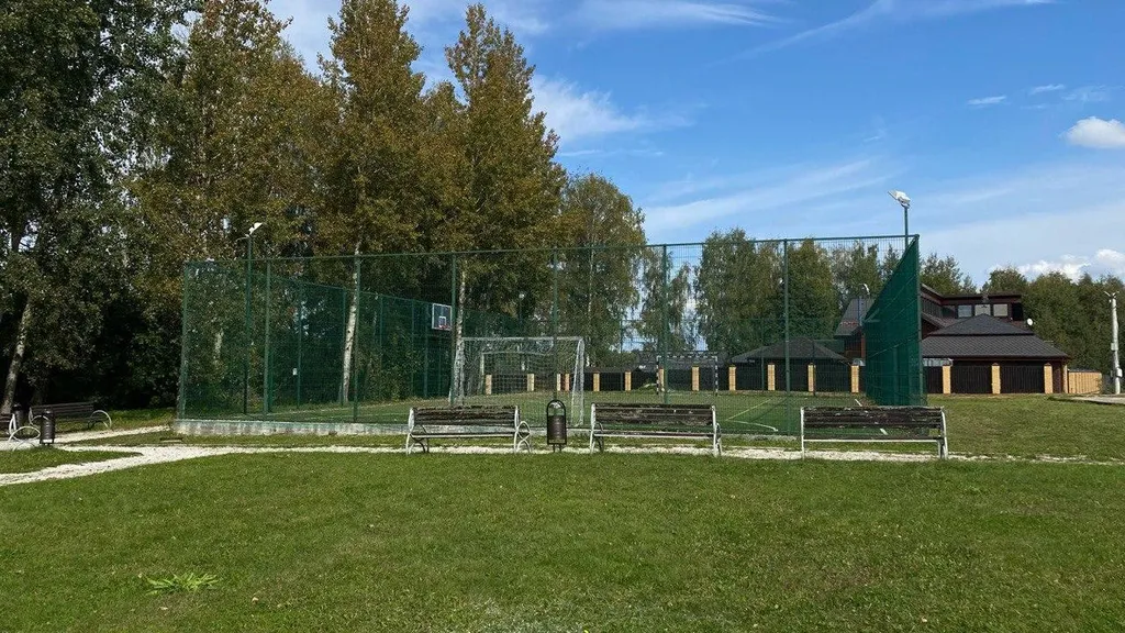 Новый стильный дом с камином