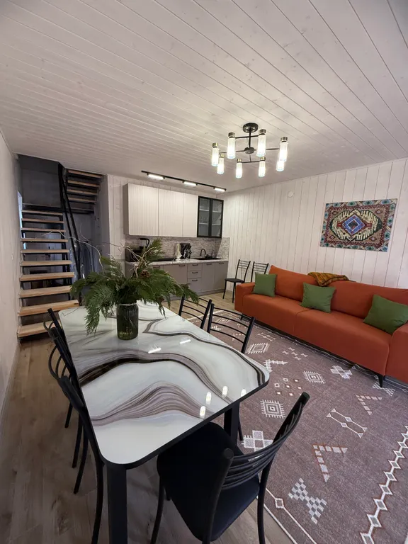 Дом в лесу с видом на горы