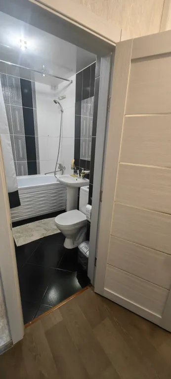 Студия с видом на ТЦ Планета