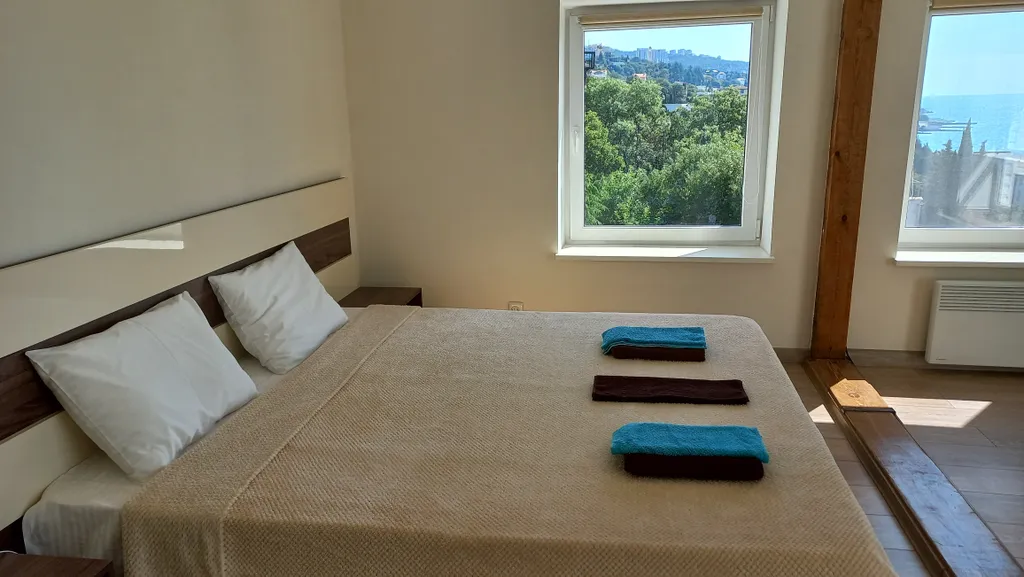 Трёхкомнатная квартира с панорамным видом на море и горы