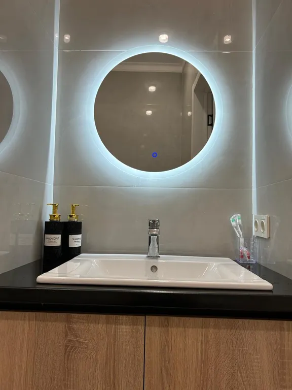 Стильная квартира с балконом в верхней части города