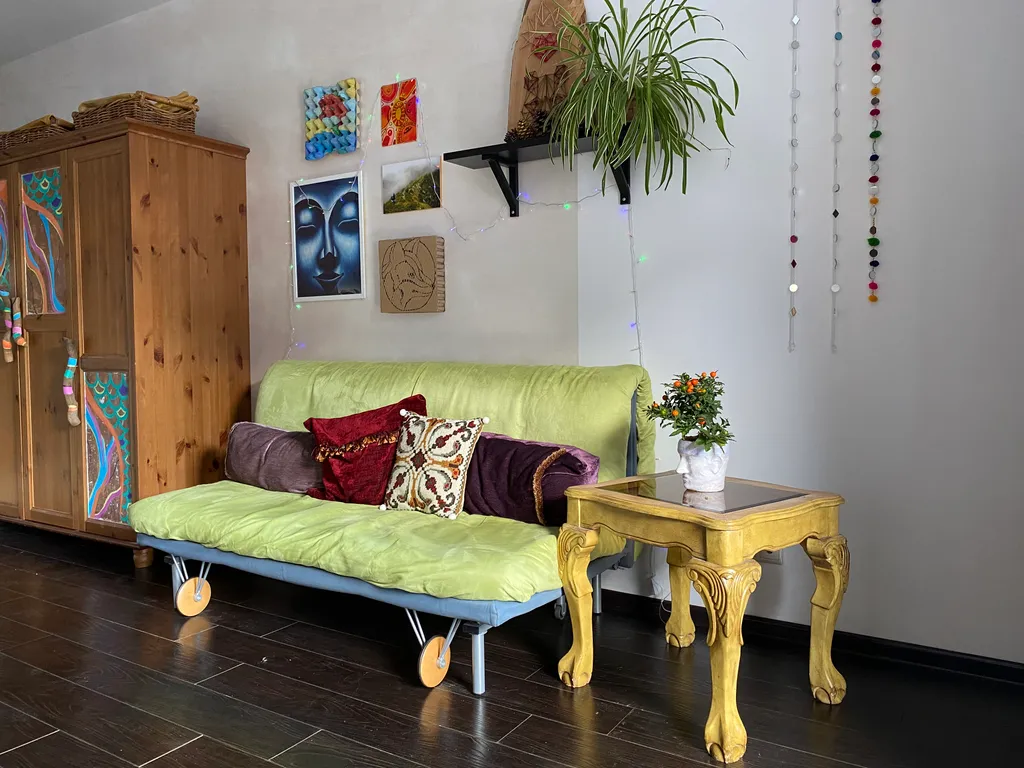 Просторная бохо студия с панорамным видом на горы