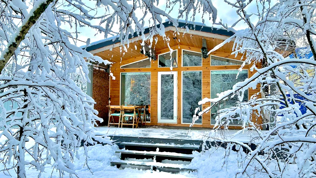 Коттедж Новый дом с баней и уличной джакузи — Ефимово