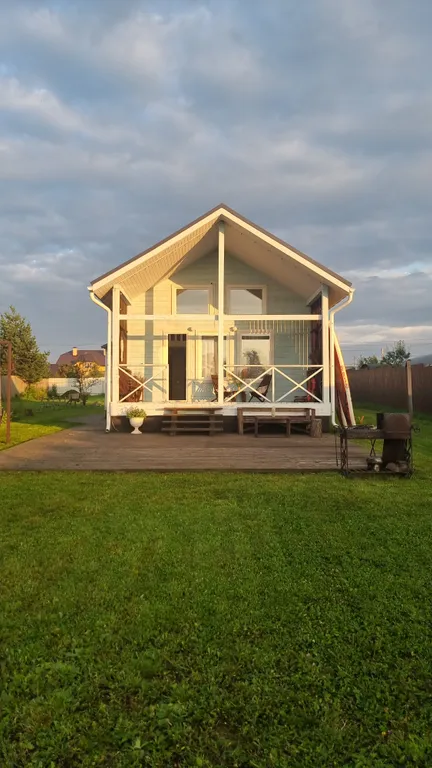 Уютный дом на берегу реки Кимрка