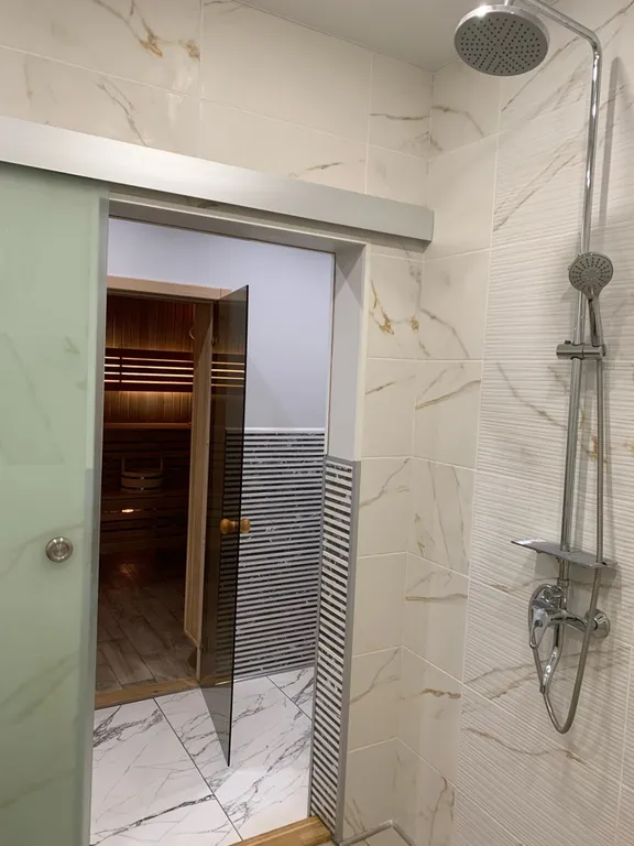 Коттедж Гостевой дом с сауной и бассейном — Светлый