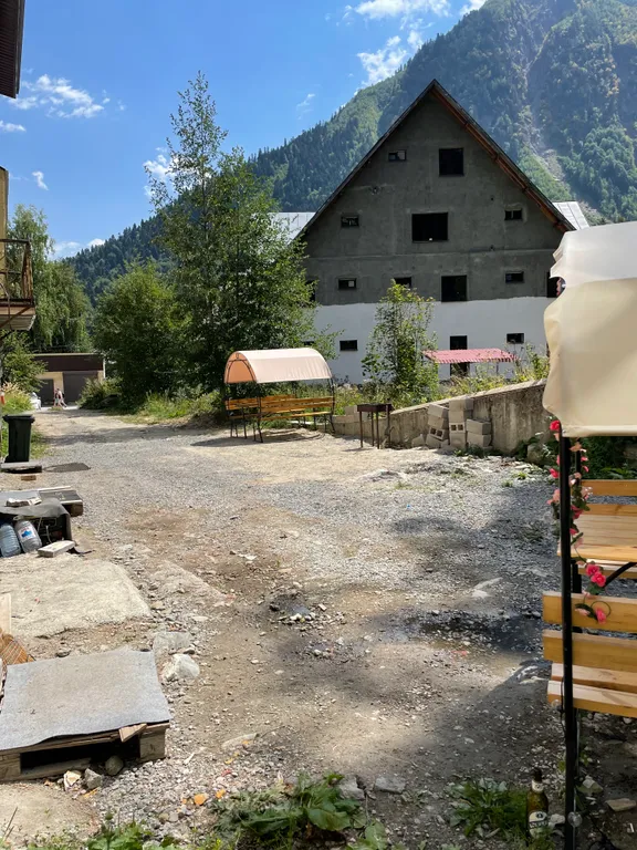 Домик с видом на горы