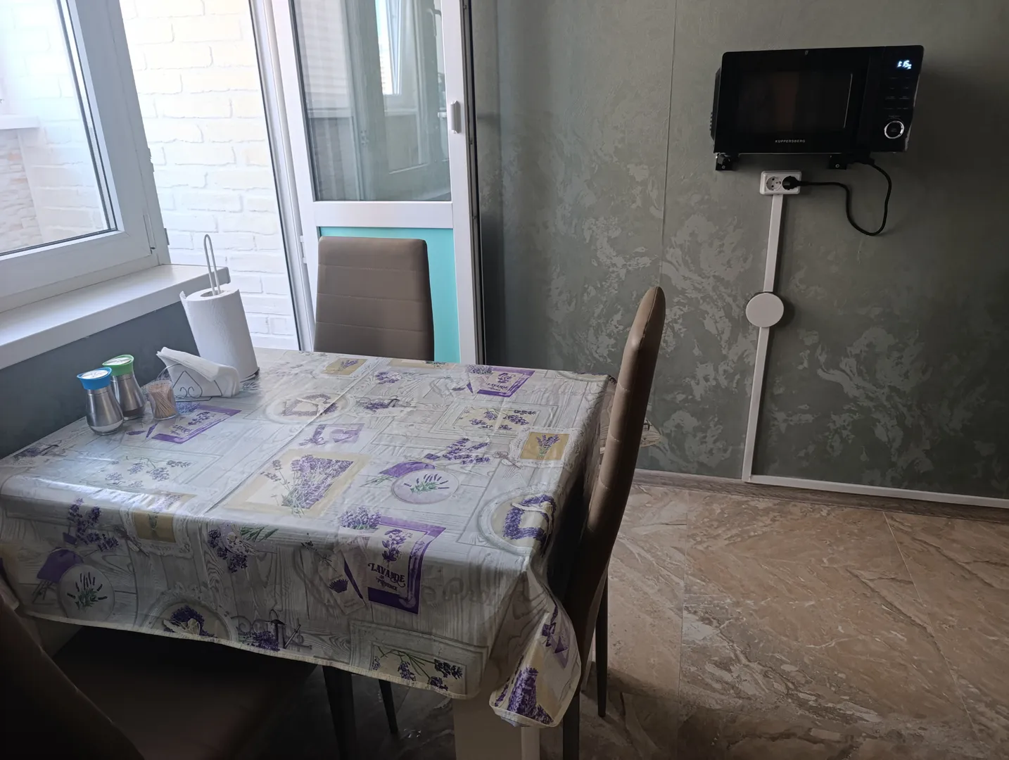 Кухонный стол 