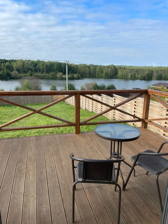 Уютный дом с видом на реку