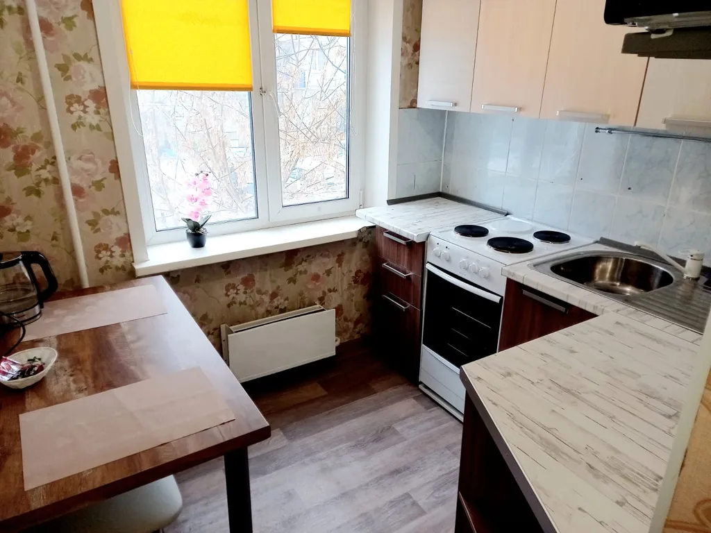 1 комнатная с хорошим ремонтом