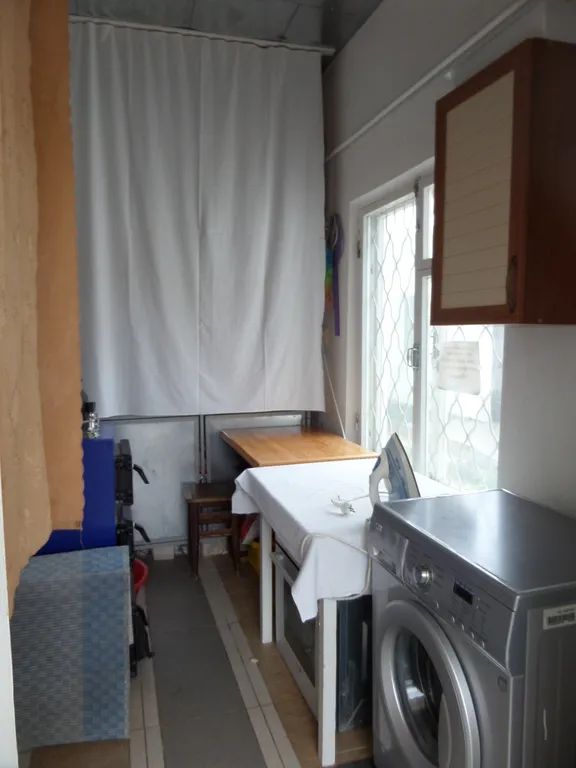 комната отдельная на первом этаже для стирки и глажки