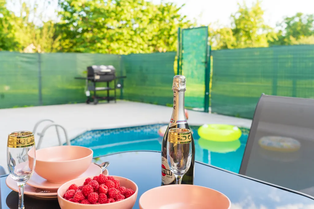 Дом с баней и бассейном