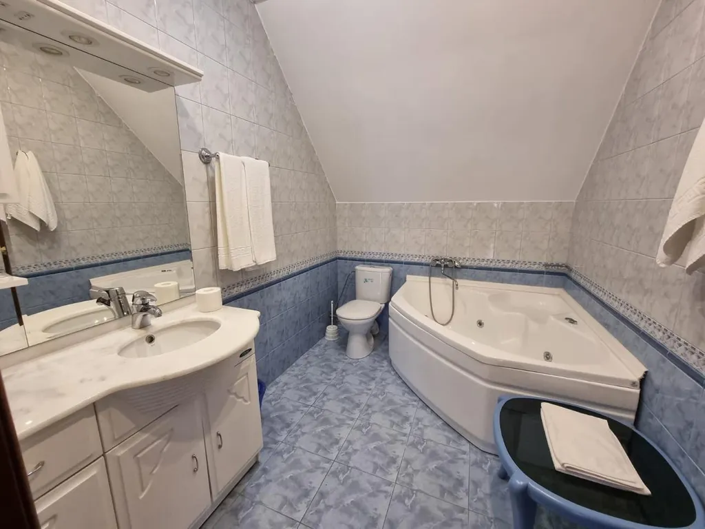 Вилла с бассейном и видом на море