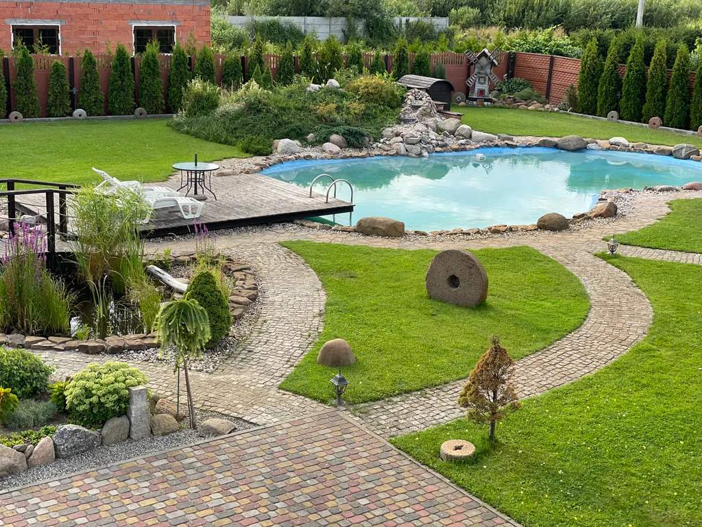 Загородный дом с бассейном