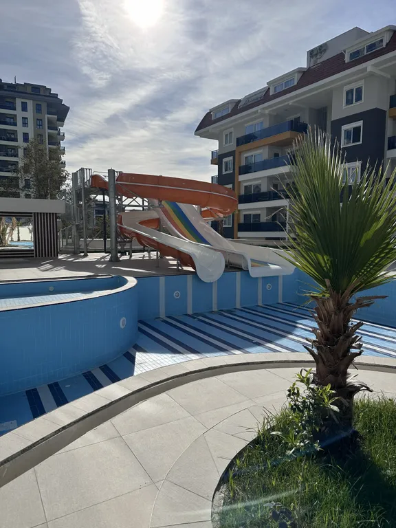 Светлая уютная квартира в Махмутларе с панорамным видом на море и горы