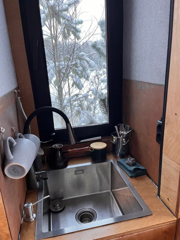 Домик на озере