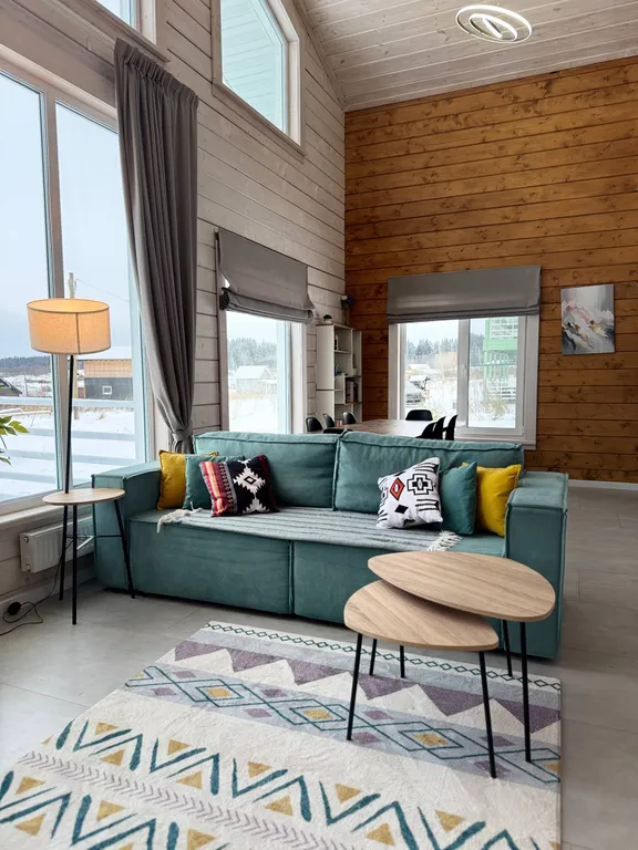 Большой дом с видом на озеро, 3 спальнями, сауной и детской площадкой