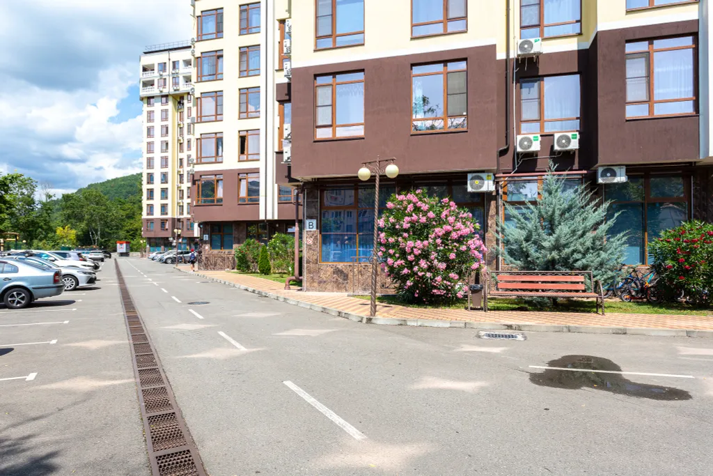 Просторная стильная квартира с видом на горы