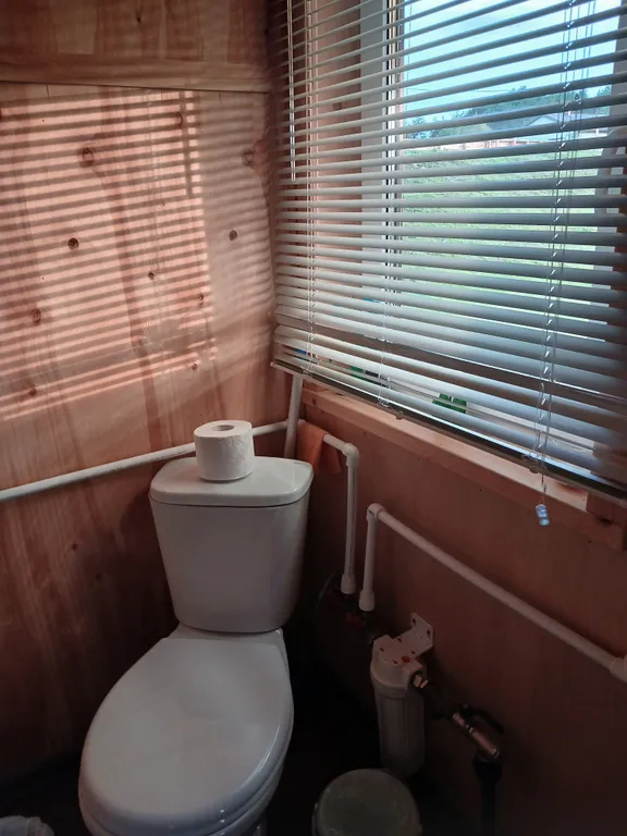 Уютный домик на берегу озера