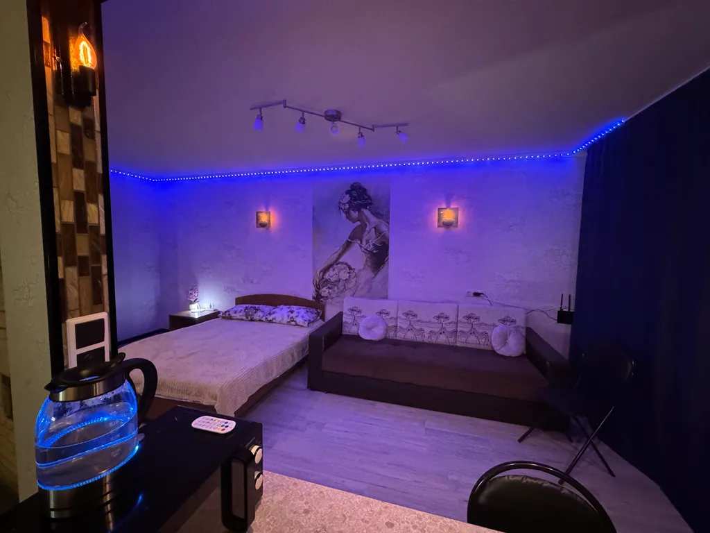 Студия с дизайнерским оформлением