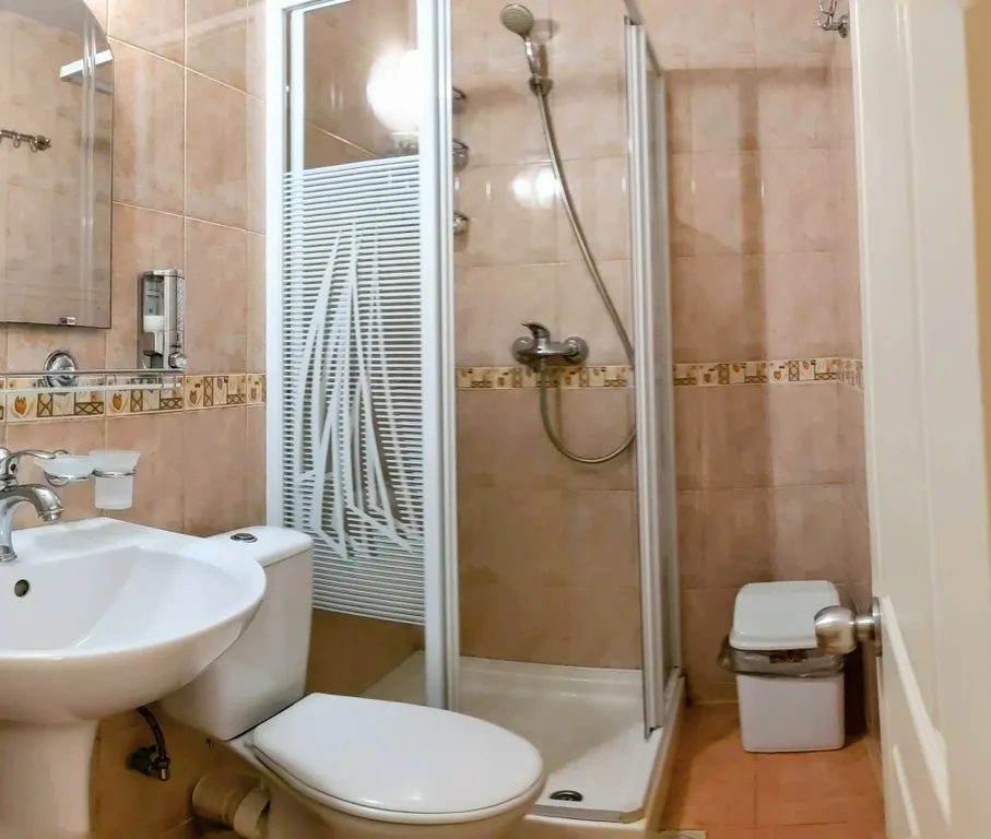 Семейный двухкомнатный номер с видом на море и большим балконом