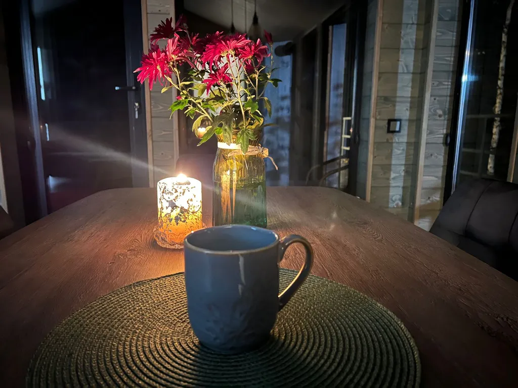 Дом 6 в лесу у реки