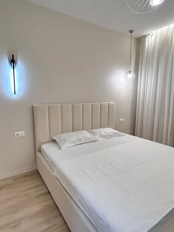 Евротрешка вблизи megasilkway и expo