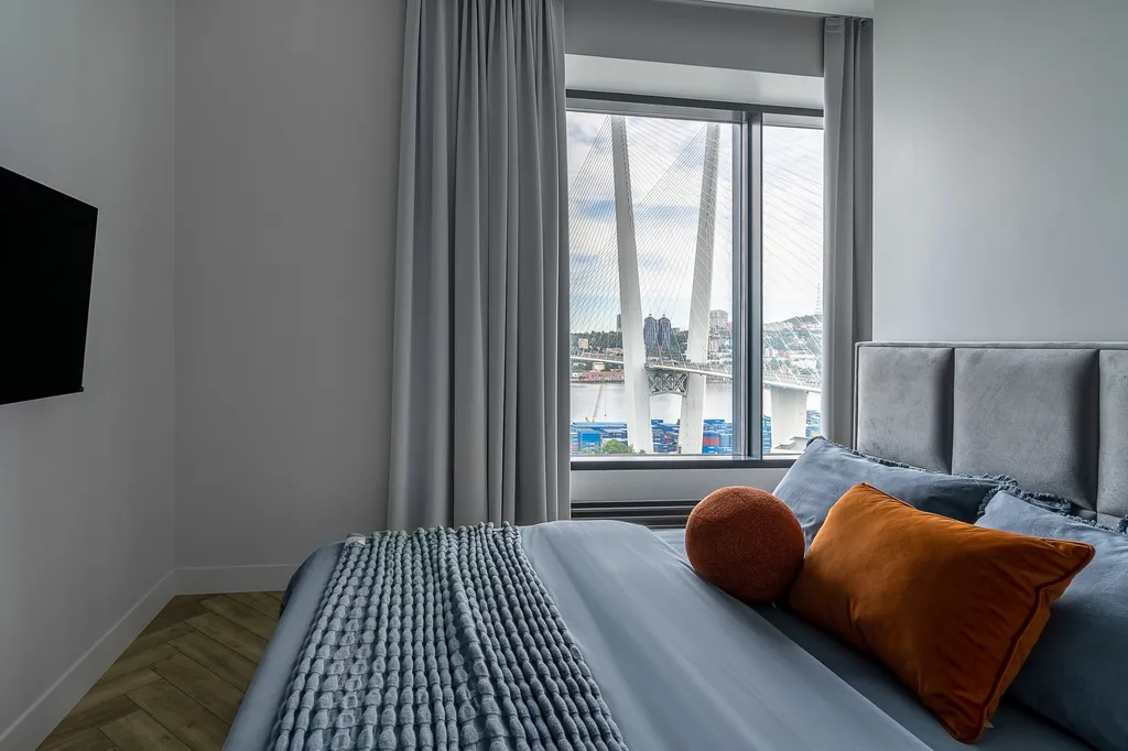 Панорамный апартамент с шикарным видом на море и золотой мост