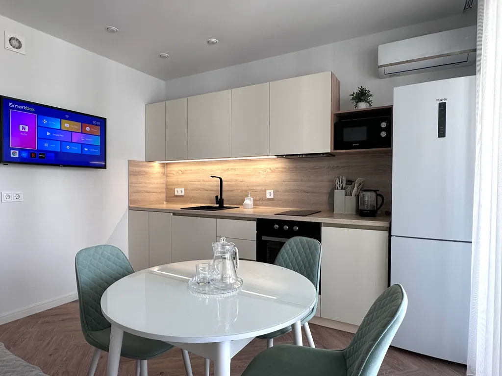 Апартаменты с отдельной спальной, террасой и видом на бассейн