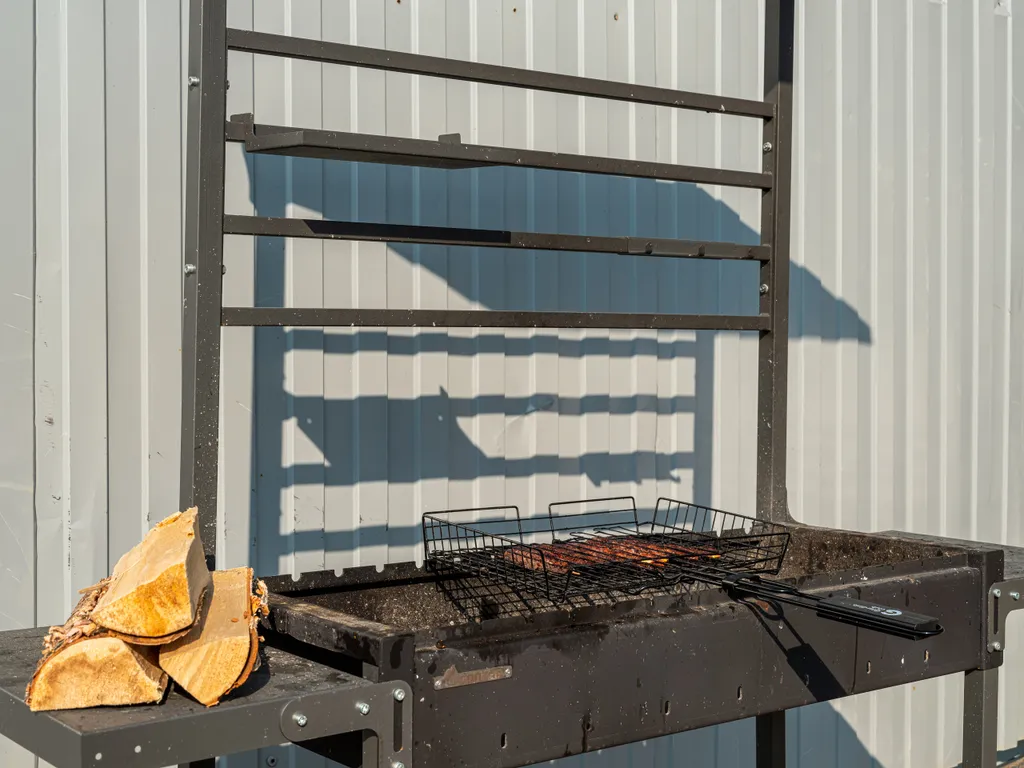 Большой семейный дом