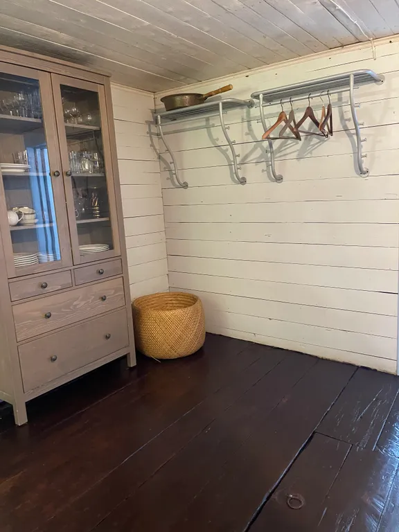 Дом с баней на берегу реки Волга с большой территорией