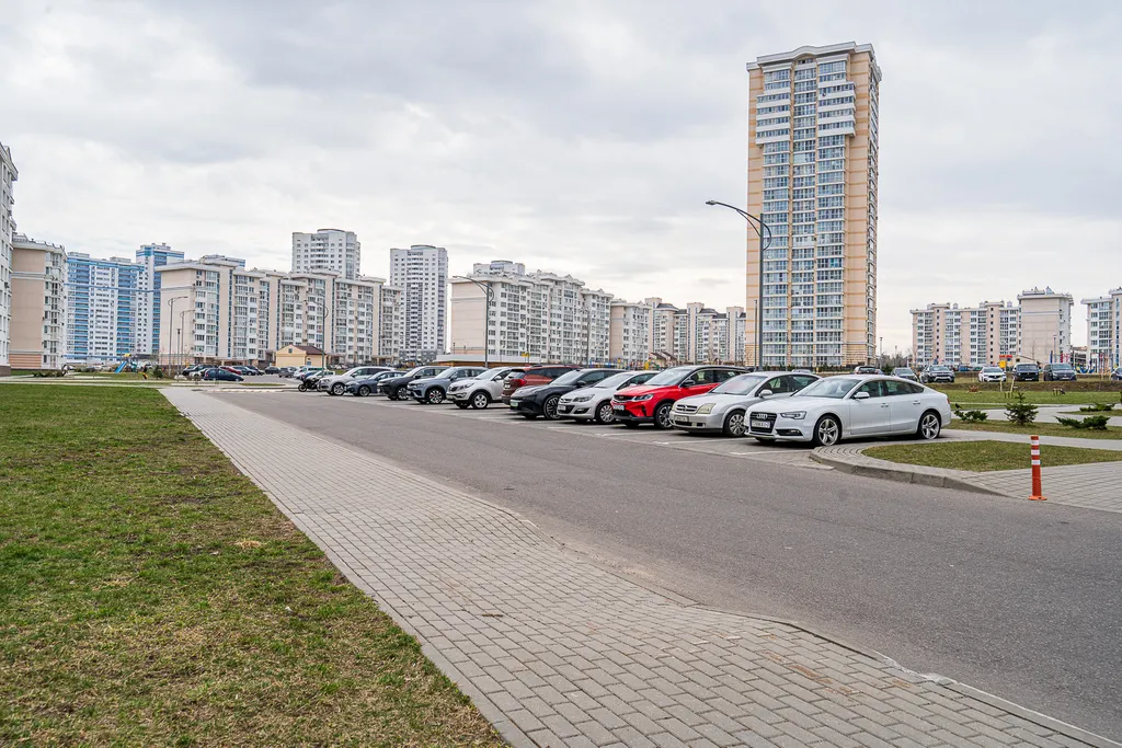 Квартира Квартира Евродвушка с дизайнерским ремонтом и парковкой в районе Лебяжий — Минск