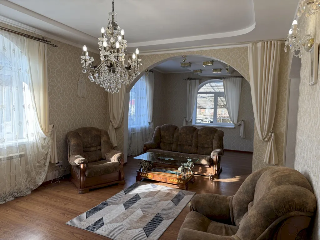 Дом с террасами и видом на море, рядом с центром