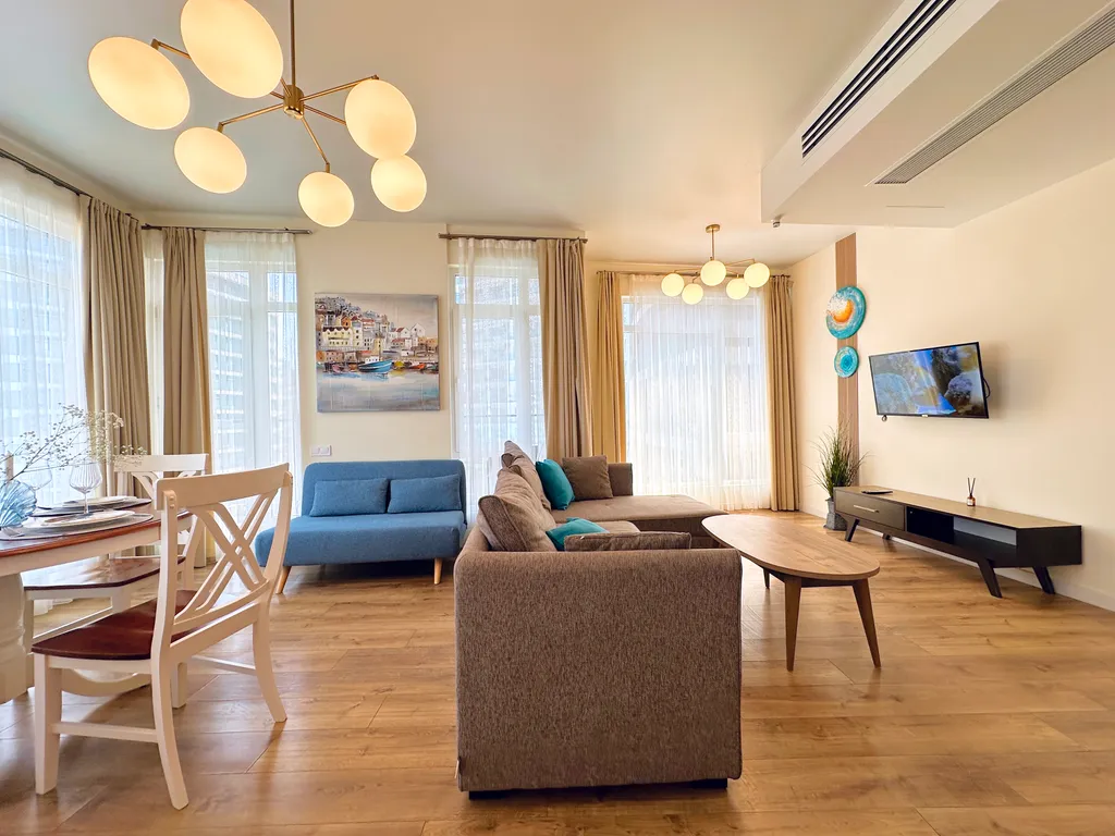 Апартаменты с видом на бассейн и море, ЖК White Sails