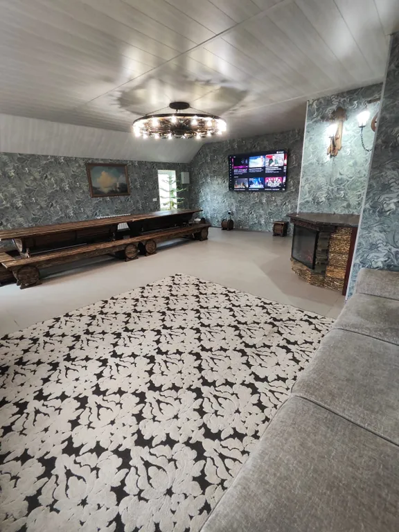 Дом у пруда