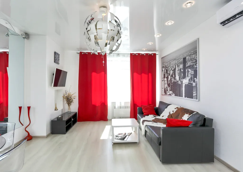 Красивая квартира в центре города с живописным видом на море