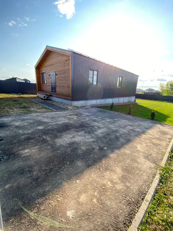 Дом в прибрежном парке