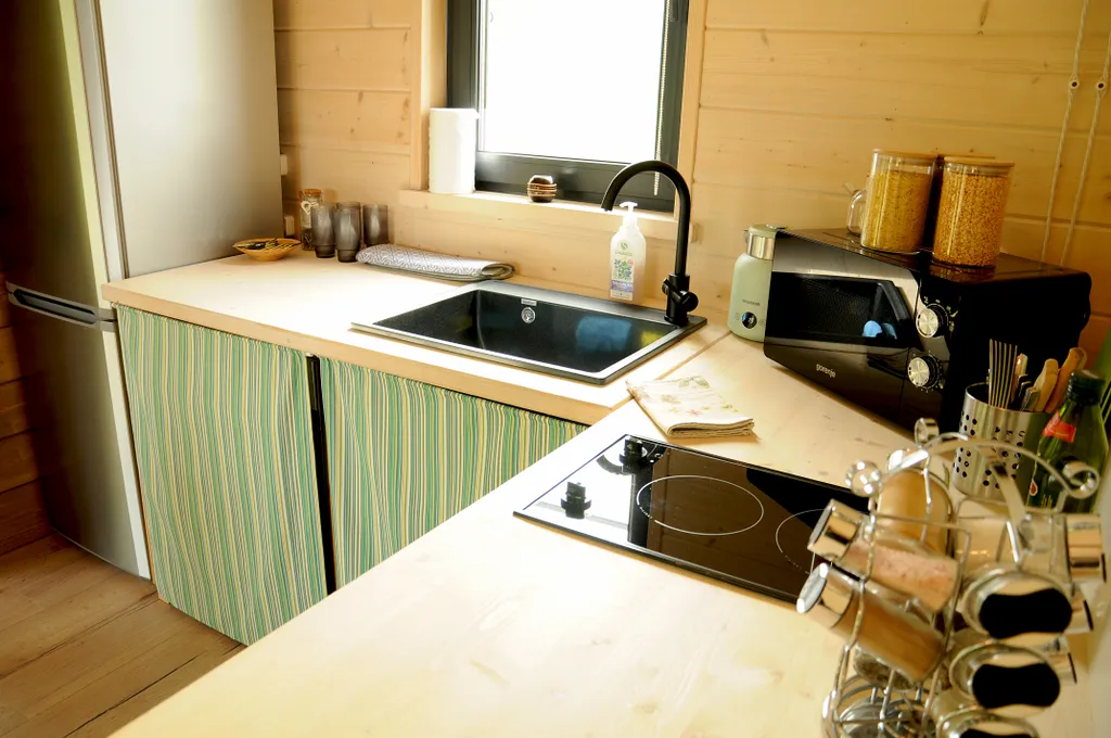 Уютный домик у леса с камином, панорамными окнами и купелью