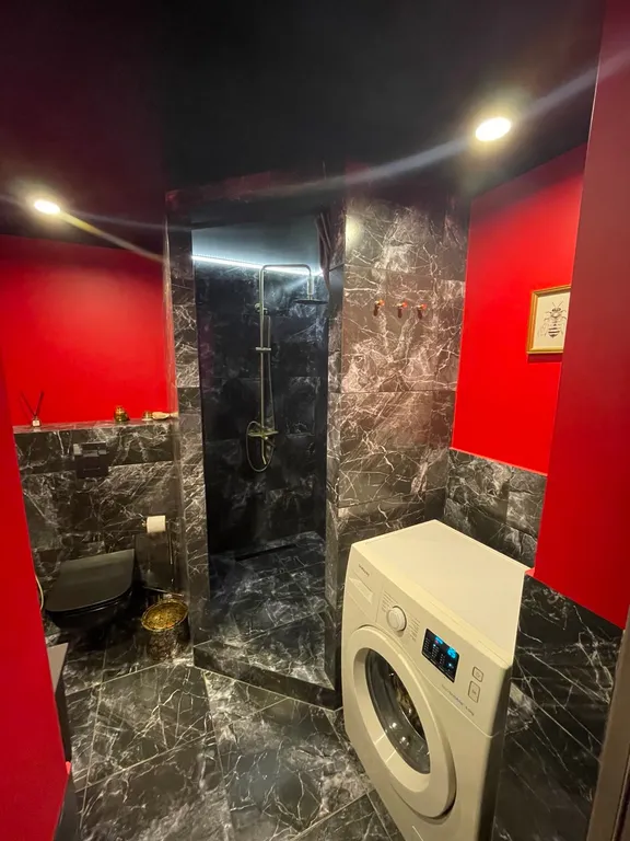 Уютная студия в центре города С балконом в 2 минутах от моря