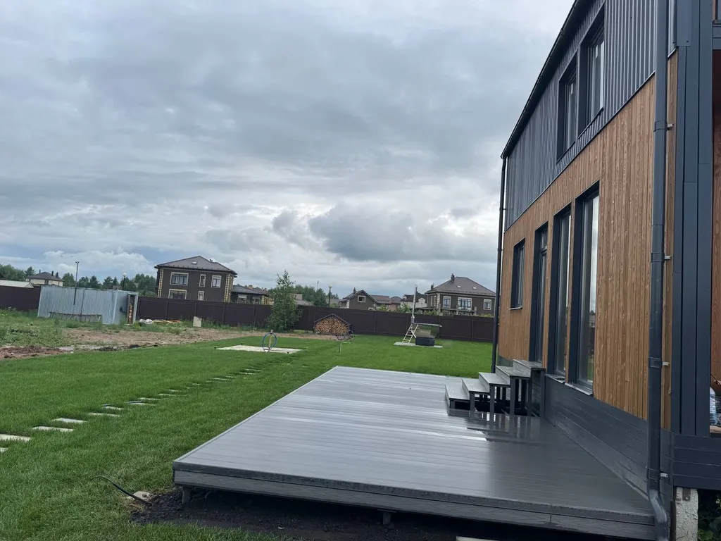 Дом у озера с чаном