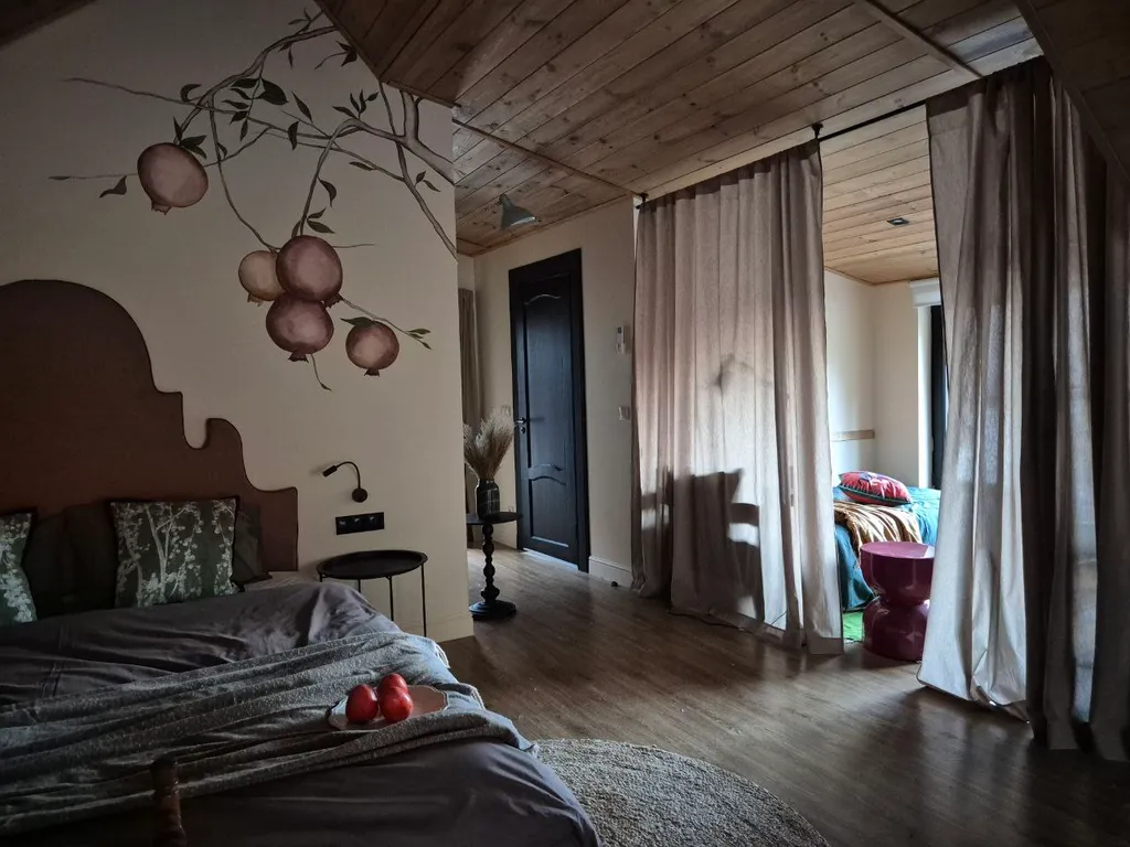 Дом в Кисловодске с авторскими интерьерами на стыке курорта и природы