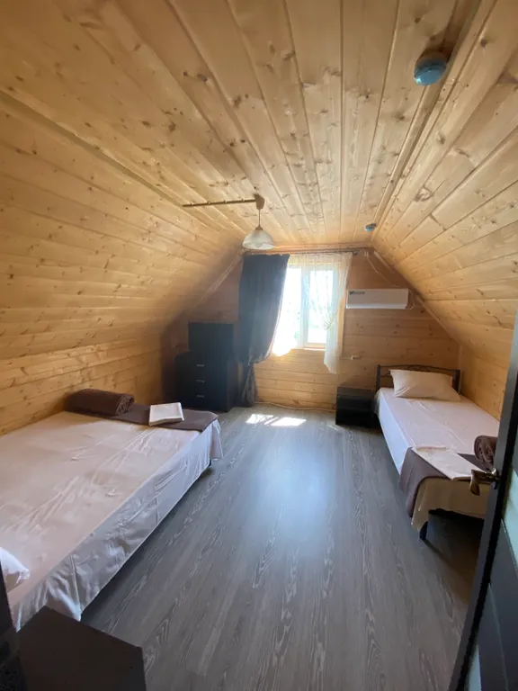 Уютные домики у канала