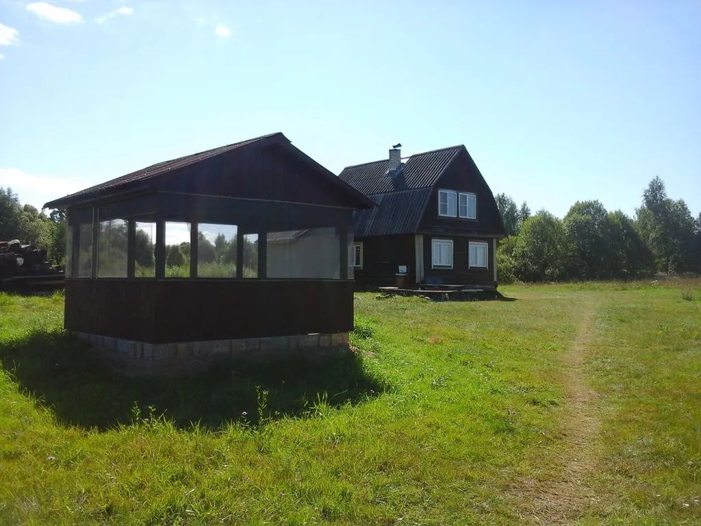 Дом на берегу заводи