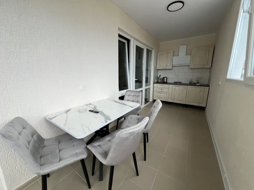 Двухкомнатный дом с кухней на 2 этаже