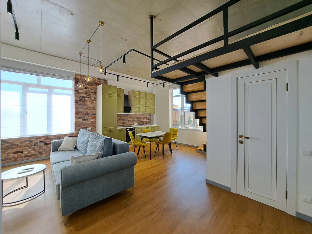 Квартира Квартира Просторная студия с новым ремонтом — Сириус