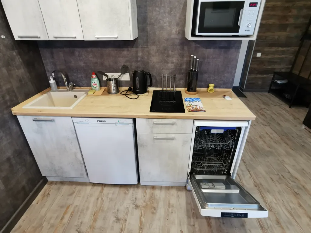 Квартира в люкс доме с парковкой в 10 минутах пешком от площади Ленина